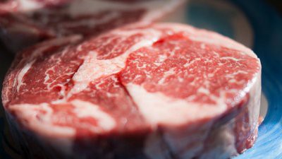 Ученые выяснили, что бактерии могут сделать красное мясо не опасным для здоровья Ученые выяснили, что бактерии могут сделать красное мясо не опасным для здоровья