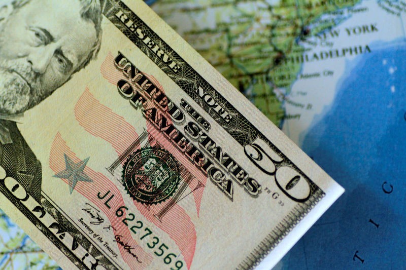 Прогноз курса доллара на конец 2019 года может испортить россиянам новогодние праздники Прогноз курса доллара на конец 2019 года может испортить россиянам новогодние праздники