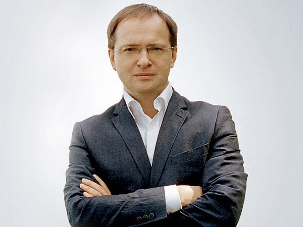 «Тот, кто читает книги, управляет теми, кто живёт в мире комиксов» «Тот, кто читает книги, управляет теми, кто живёт в мире комиксов»