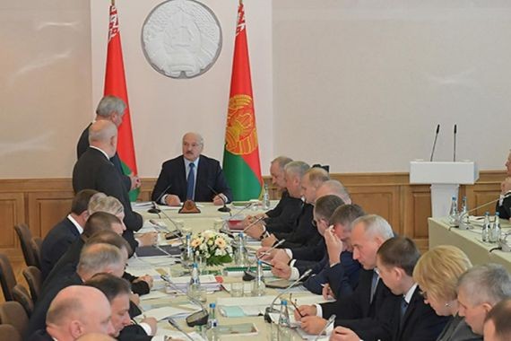 Лукашенко поручил привлечь банки с «жирующим жульем» к помощи агросектору