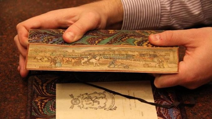 Что скрывают картины на обрезах старинных книг? Что скрывают картины на обрезах старинных книг?