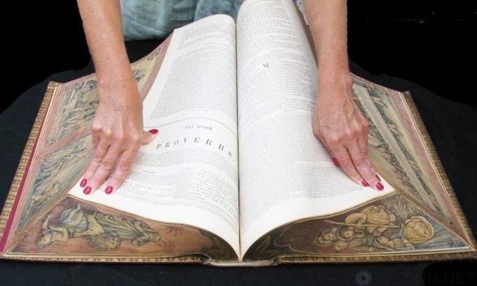 Что скрывают картины на обрезах старинных книг? Что скрывают картины на обрезах старинных книг?