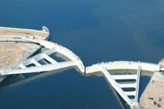 Из-за угрозы наводнения в Петербурге приостановят судоходство
