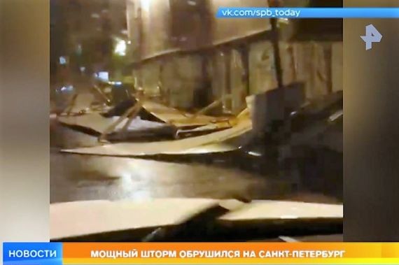 Сильнейший ураган снес в Петербурге всё, что плохо держалось Сильнейший ураган снес в Петербурге всё, что плохо держалось
