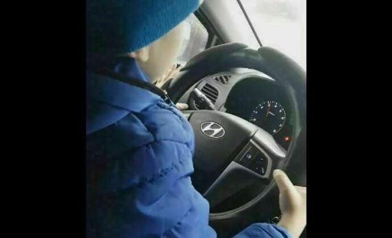 Следком завел на скандальную мать из Челнов новое уголовное дело Следком завел на скандальную мать из Челнов новое уголовное дело