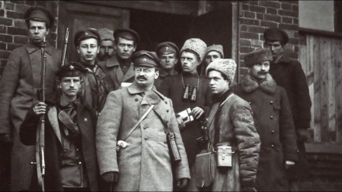 Зачем русские казаки носили продолговатые мохнатые шапки? Зачем русские казаки носили продолговатые мохнатые шапки?