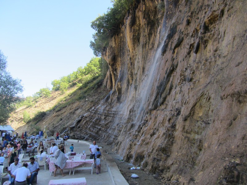 Аналитика выходов больших потоков воды из структуры гор и холмов Аналитика выходов больших потоков воды из структуры гор и холмов