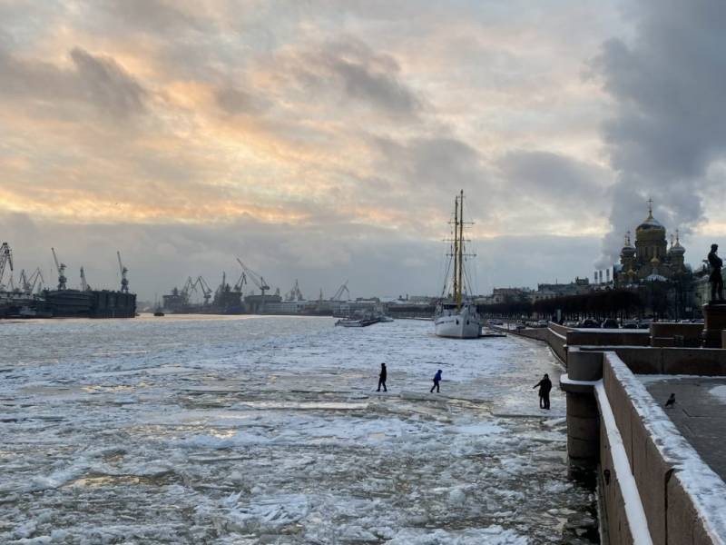 Жителям Санкт-Петербурга и Ленобласти запретили выходить на лёд до апреля 2021 года