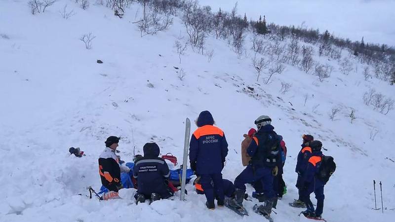 Пострадавшая от схода лавины в Мурманской области девочка, найдена под завалами
