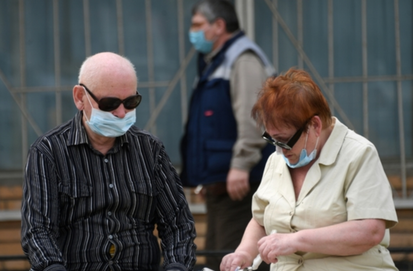 Выплаты пенсионерам на защитные маски предложили ввести в Госдуме