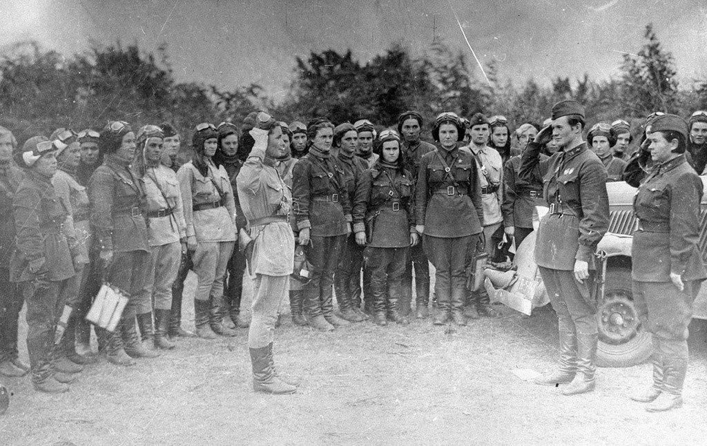 Фашисты называли их «ночными ведьмами» Фашисты называли их «ночными ведьмами»