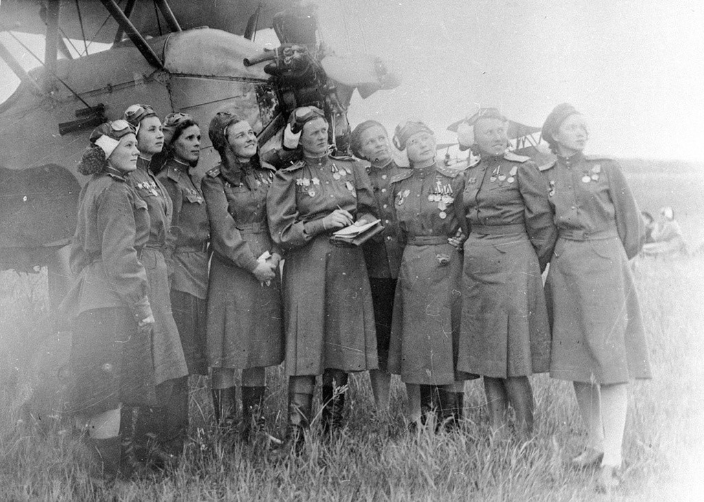 Фашисты называли их «ночными ведьмами» Фашисты называли их «ночными ведьмами»