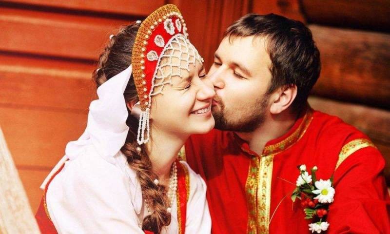 Открытки с Красной горкой, поздравительные фото и стихотворения можно прислать 1 мая 2022 года