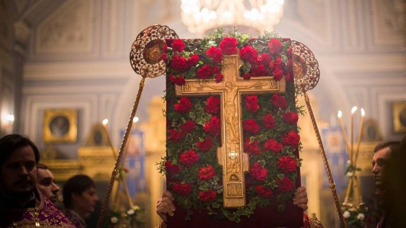 Воздвижение Креста Господнего в 2022 году: дата, традиции, молитва и запреты дня