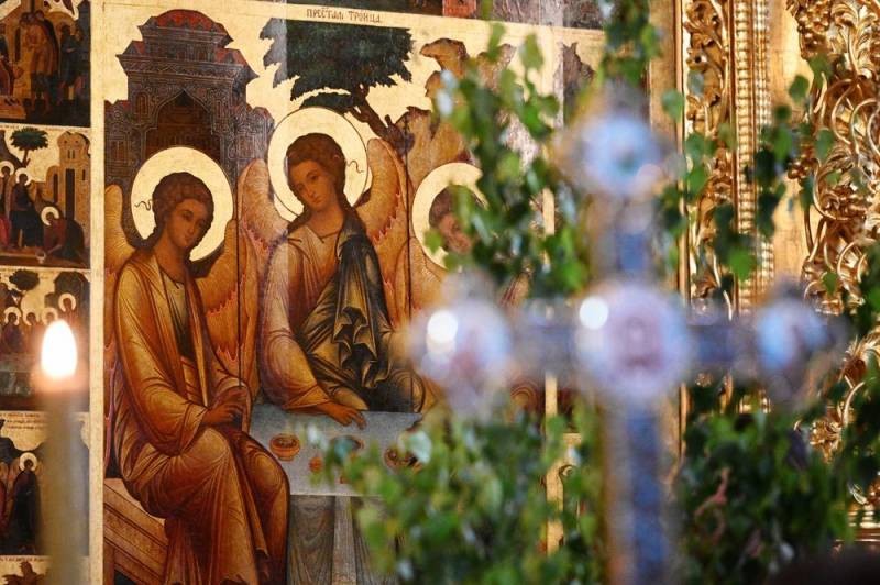 Русская Православная Церковь 18 июня совершает Отдание праздника Святой Троицы Русская Православная Церковь 18 июня совершает Отдание праздника Святой Троицы