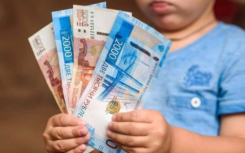 В России с 1 июля 2022 году начнут выплачивать по 10000 рублей, кто может на них рассчитывать