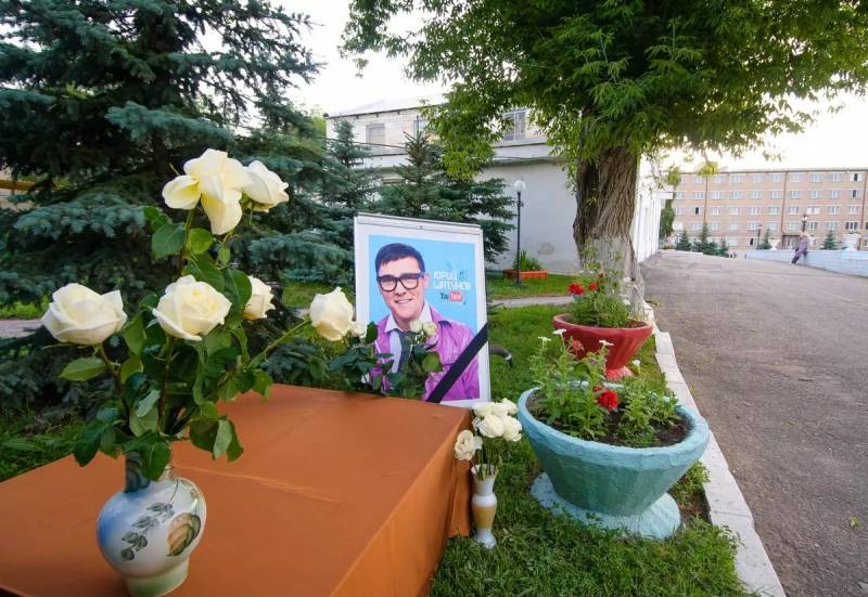 Белые розы для Юры: в Москве проходит прощание с Шатуновым Белые розы для Юры: в Москве проходит прощание с Шатуновым