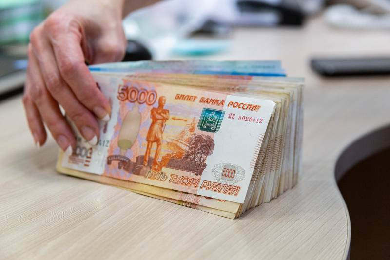 Семьи РФ могут в июле 2022 года получить единовременные выплаты в размере 524 и 693 тысячи рублей