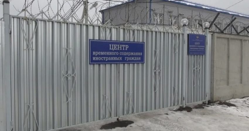 «Застряли между тюрьмой и волей»: отсидевшие в РФ украинцы не хотят на родину