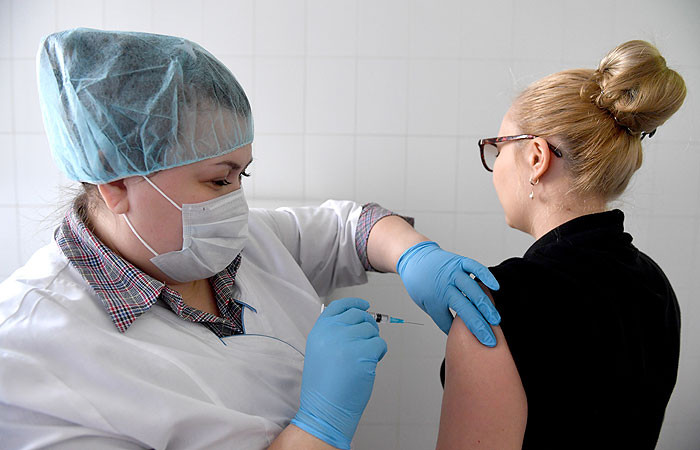 Удобно и безопасно: можно ли делать одновременно прививки от гриппа и COVID-19