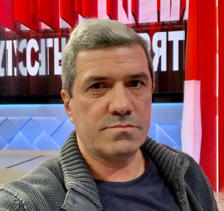 Шахназаров усомнился в вокальных данных Гребенщикова и призвал его перестать петь