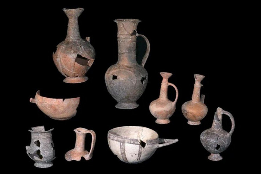 Специальные кувшины для опиума, возрастом 3300 лет, обнаружены в гробницах Ханаана