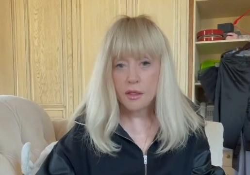 Соседи Пугачевой за 10-140 млн рублей распродают свои дома в деревне Грязь