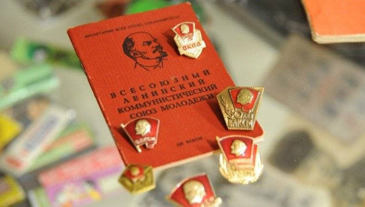 День комсомола 29 октября 2022 года: прикольные поздравления в стихах, прозе и открытках