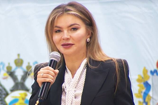 Алина Кабаева на соревнования в Сочи засветилась с уникальной брошью