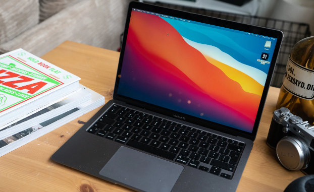 Apple разрабатывает 20-дюймовый MacBook со складным дисплеем