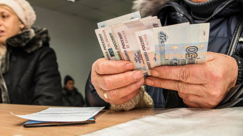 Кто из пенсионеров получит 15 тысяч рублей до конца декабря 2022 года
