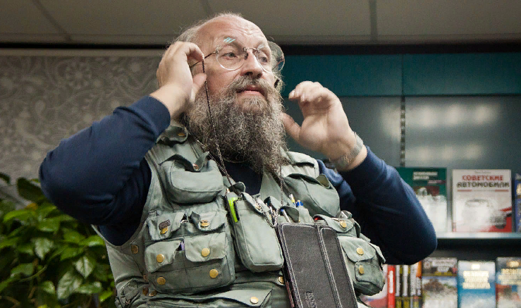 Депутат Госдумы Анатолий Вассерман рассказал о своём легендарном жилете
