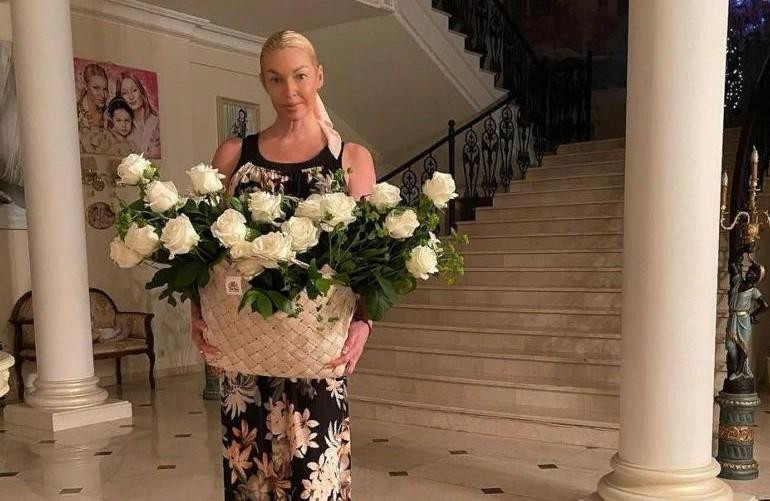 Анастасия Волочкова интригует поклонников своим избранником