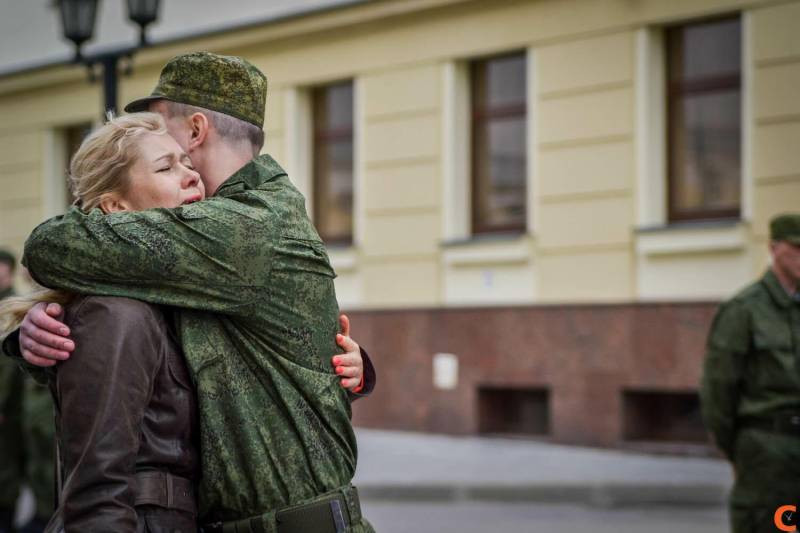 Как законно вернуть мобилизованного с СВО: в какие ведомства жаловаться, по каким номерам звонить