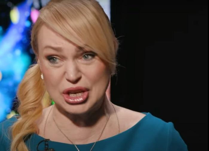 Алла Довлатова рассказала о не поддерживающей СВО актрисе, которая снимается за деньги государства