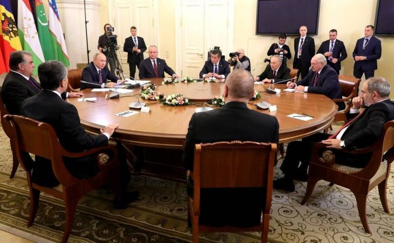 Путин подарил участникам саммита СНГ кольца