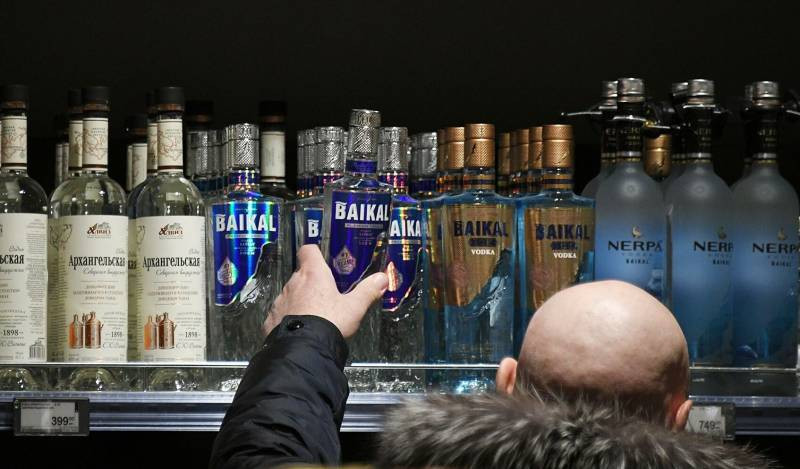 Власти рассказали, будут ли продавать алкоголь на новогодние праздники 2023 года
