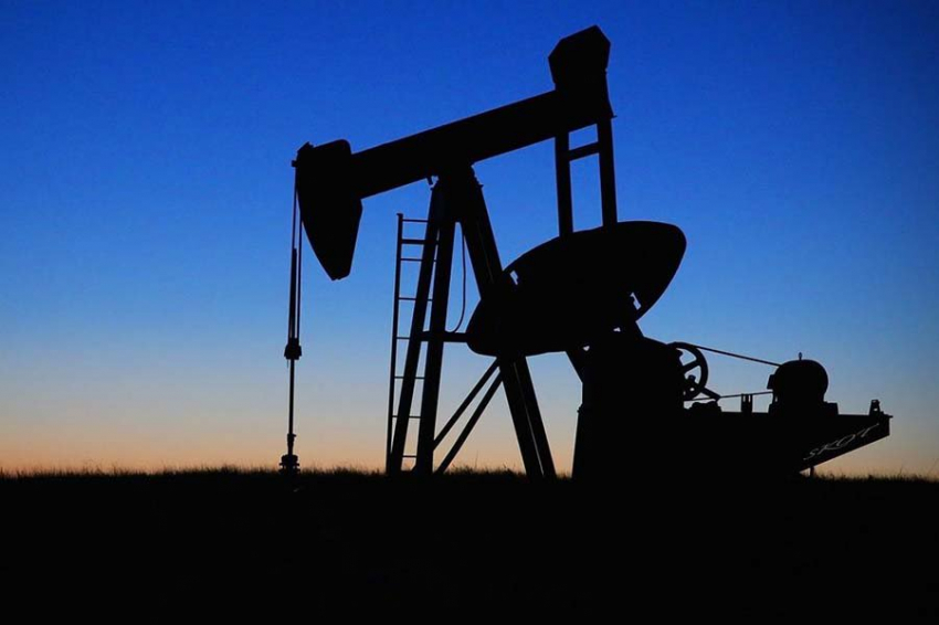 Нефтяной рынок продолжит двигаться в направлении понижения до выхода КНР из локдаунов