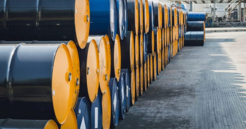 Нефтяной рынок с напряжением ожидает ответа России на ценовой потолок