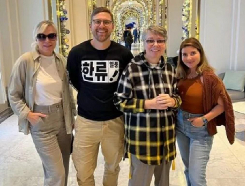 В Сети появилось фото дочери модельера Юдашкина Галины с родителями и мужем