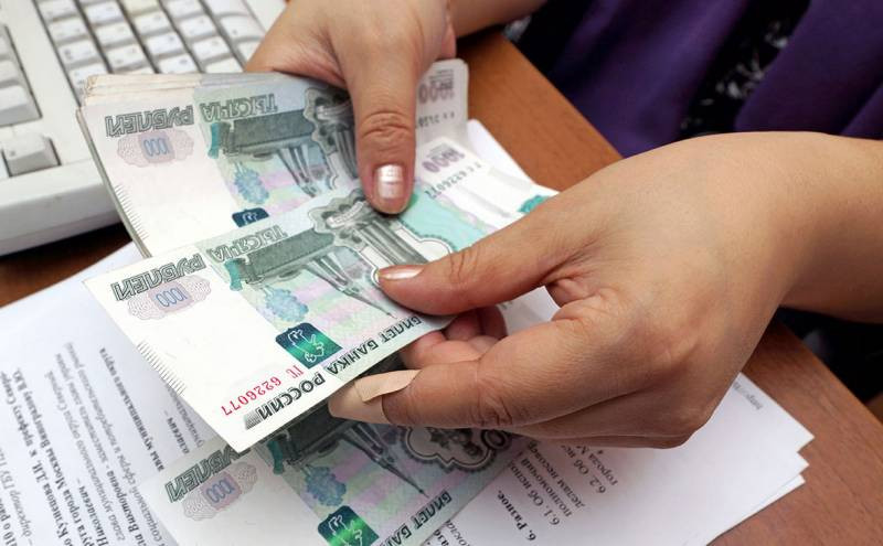 Зарплата будет: эксперты рассказали, чего ждать россиянам в 2023 году