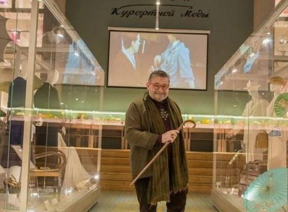 Уволенный из «Модного приговора» Александр Васильев уехал в Европу