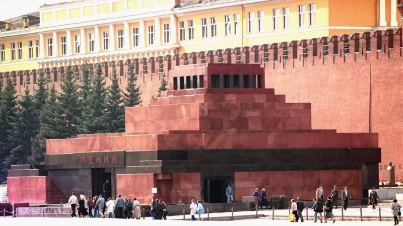 «Языческая пирамида» Мавзолей Ленина: что не так с главной архитектурой Красной площади