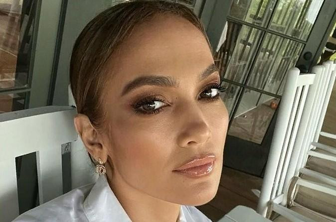 Дженнифер Лопес пришла на премьеру фильма в прозрачном платье