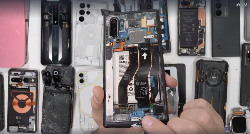 Не iPhone 14: Эксперт назвал самый прочный смартфон 2022 года