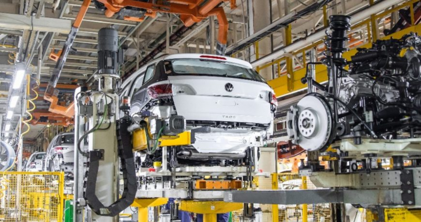 Что ждет российских водителей в 2023 году: проблемы, с которыми столкнется РФ