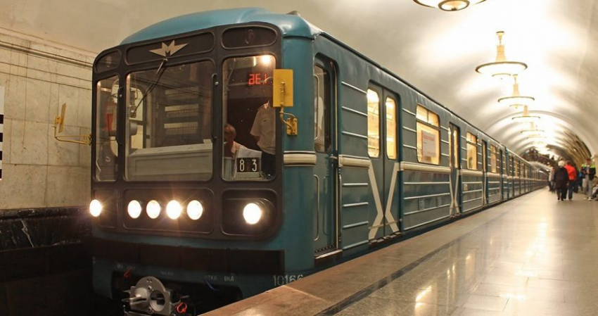 В московском метро начали устанавливать турникеты на выход: что это значит