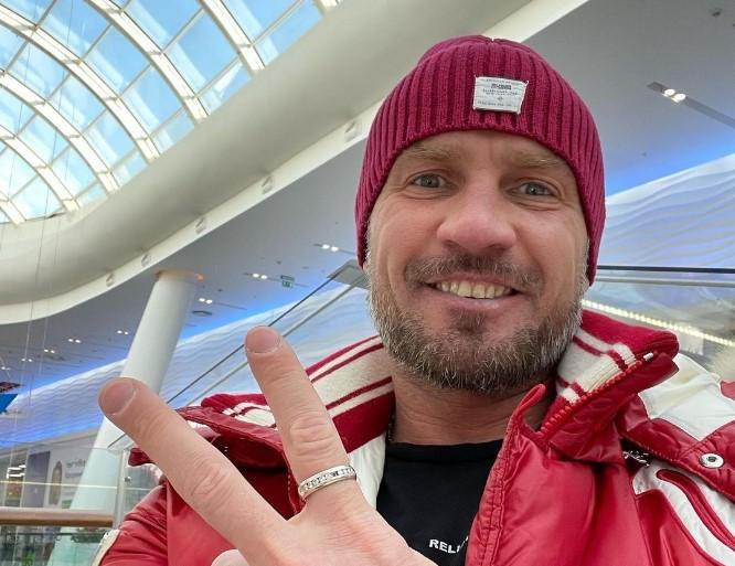 Довлатова вспомнила, что Костомаров с температурой выходил на лед и нырял в прорубь