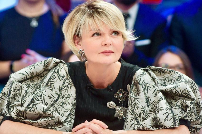 Юлия Меньшова считает, что Бузова сама себе повесила на грудь «медаль звезды»
