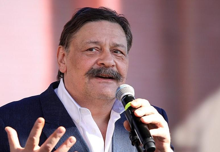 Дмитрий Назаров предположил, кто мог бы заменить уехавших артистов